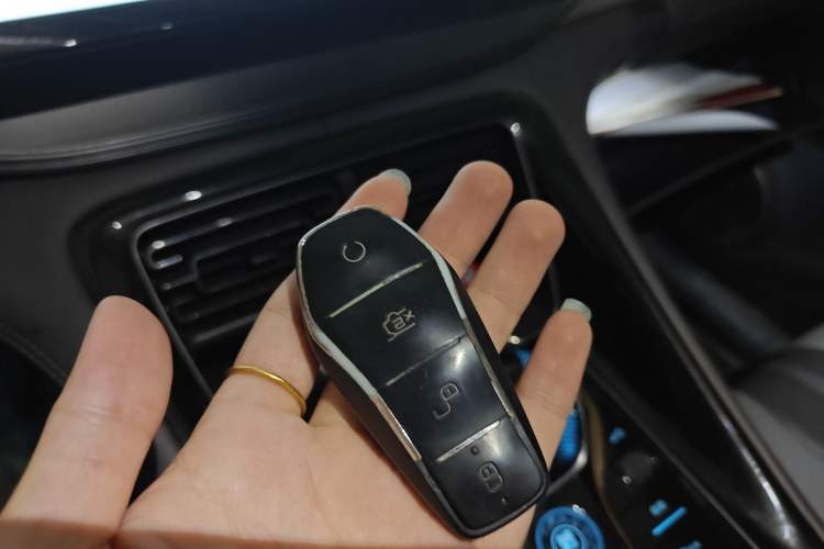 Used BYD Frigate 07 2023 DM-i 100KM Luxury Model Vehicle Key