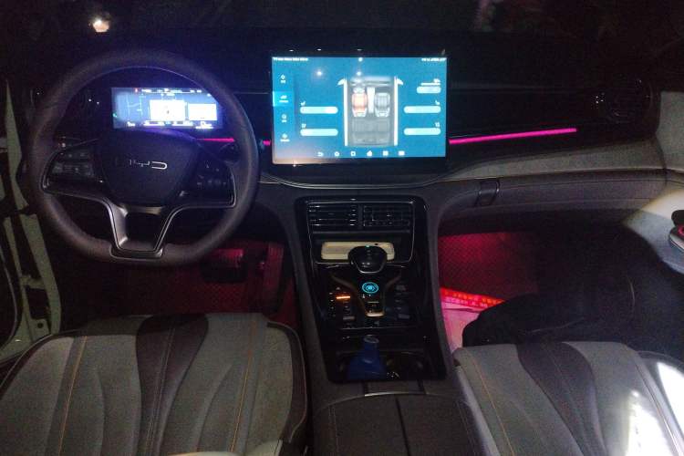 Used BYD Frigate 07 2023 DM-i 100KM Flagship Model Center Console