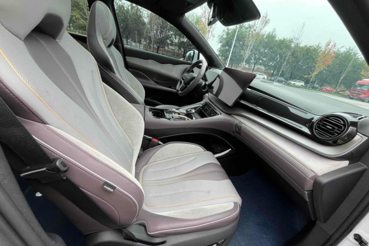 Used BYD Frigate 07 2023 DM-i 100KM Prestige Model Interior 12