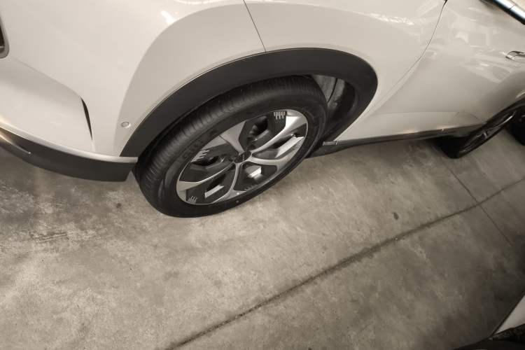Used BYD Frigate 07 2023 DM-i 100KM Flagship Model Left Front Wheel Hub