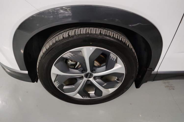 Used BYD Frigate 07 2023 DM-i 205KM Prestige Model Left Front Wheel Hub