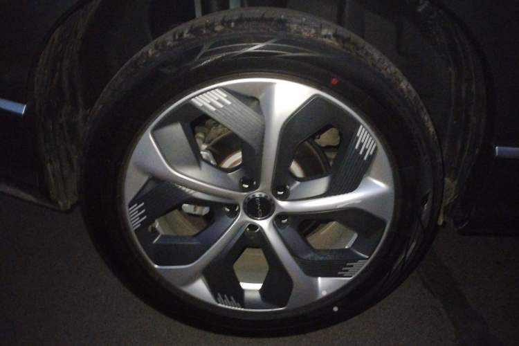 Used BYD Frigate 07 2023 DM-i 100KM Flagship Model Right Rear Wheel Hub