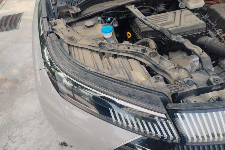 Used BYD Frigate 07 2023 DM-i 100KM Flagship Model Engine Bay Right