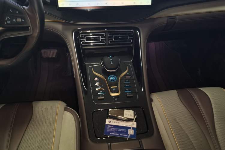 Used BYD Frigate 07 2024 HONOR Edition DM-i 100KM Luxury Model Gear Lever