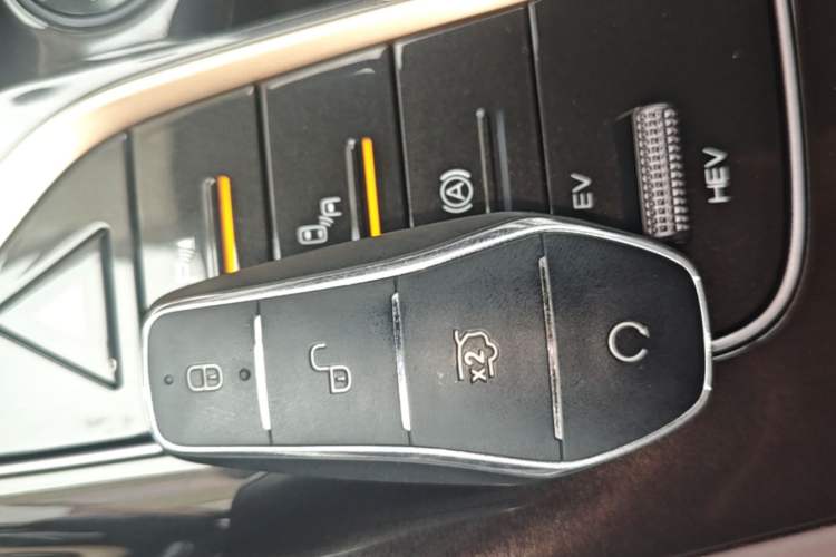 Used BYD Frigate 07 2024 HONOR Edition DM-i 100KM Luxury Model Vehicle Key