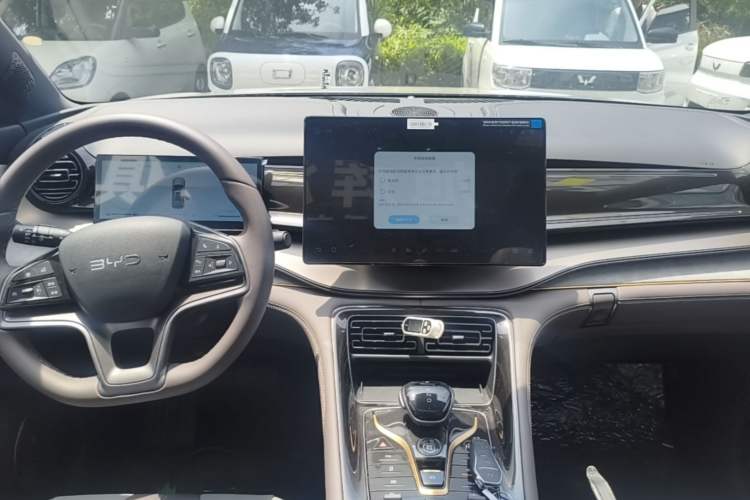 Used BYD Frigate 07 2024 HONOR Edition DM-i 100KM Elite Model Audio And AC Panel
