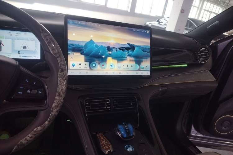 Used BYD Frigate 07 2024 HONOR Edition DM-i 100KM Luxury Model Audio And AC Panel