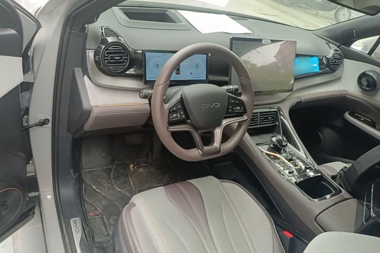Used BYD Frigate 07 2024 HONOR Edition DM-i 205KM Flagship Model Center Console