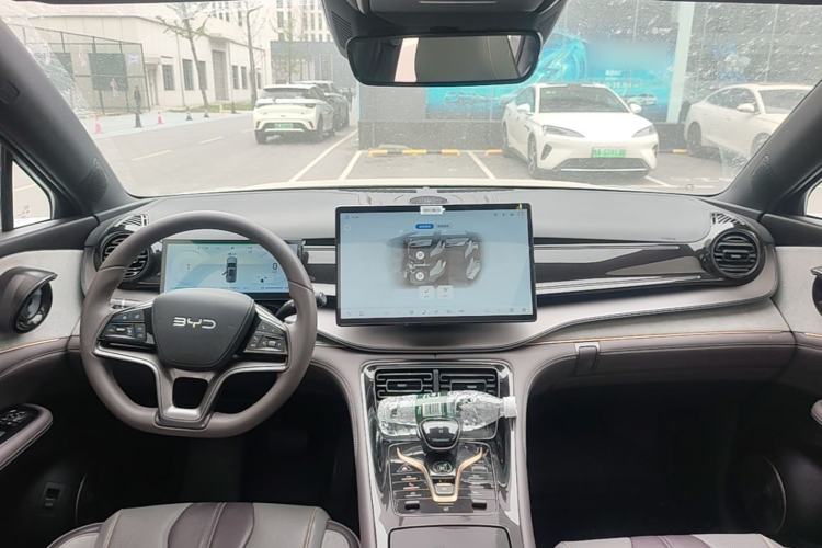 Used BYD Frigate 07 2024 HONOR Edition DM-i 100KM Luxury Model Center Console