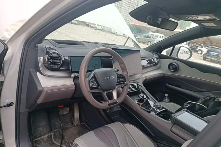 Used BYD Frigate 07 2024 HONOR Edition DM-i 205KM Flagship Model Center Console
