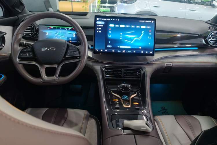 Used BYD Frigate 07 2024 HONOR Edition DM-i 205KM Flagship Model Center Console