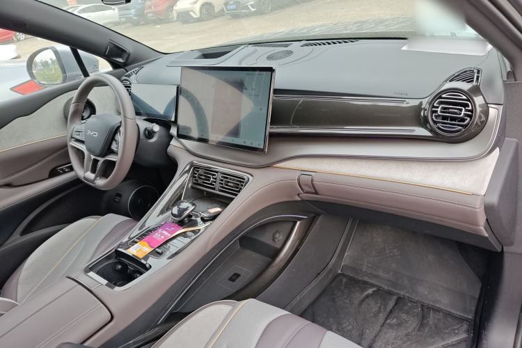 Used BYD Frigate 07 2024 HONOR Edition DM-i 205KM Flagship Model Center Console