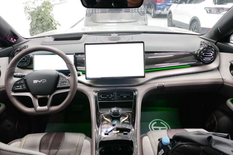 Used BYD Frigate 07 2024 HONOR Edition DM-i 205KM Flagship Model Center Console