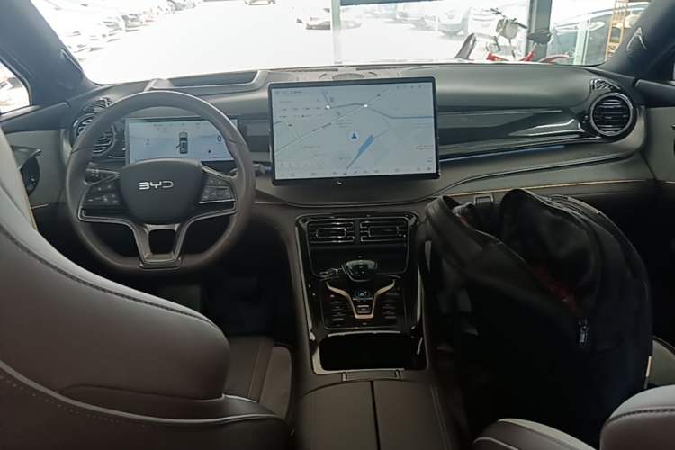 Used BYD Frigate 07 2024 HONOR Edition DM-i 205KM Flagship Model Center Console