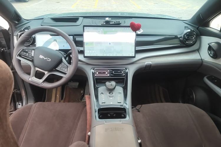 Used BYD Frigate 07 2024 HONOR Edition DM-i 205KM Flagship Model Center Console