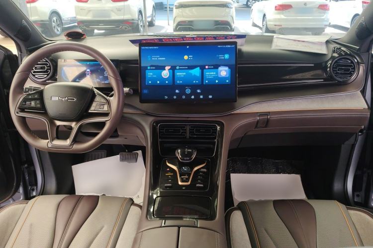 Used BYD Frigate 07 2024 HONOR Edition DM-i 100KM Luxury Model Center Console