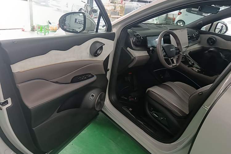 Used BYD Frigate 07 2024 HONOR Edition DM-i 205KM Flagship Model Driver Seat