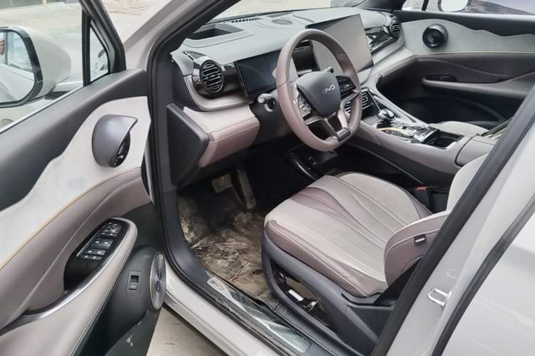 Used BYD Frigate 07 2024 HONOR Edition DM-i 205KM Flagship Model Driver Seat
