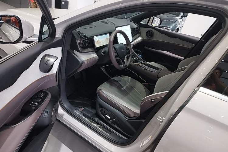 Used BYD Frigate 07 2024 Honor Edition DM-p 175KM All-Wheel-Drive Flagship Model Driver Seat