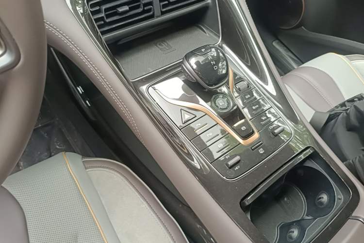 Used BYD Frigate 07 2024 HONOR Edition DM-i 205KM Flagship Model Gear Lever