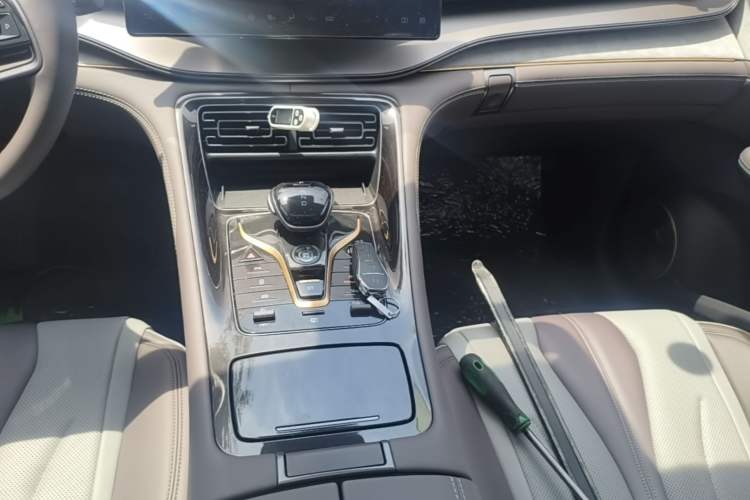 Used BYD Frigate 07 2024 HONOR Edition DM-i 100KM Elite Model Gear Lever