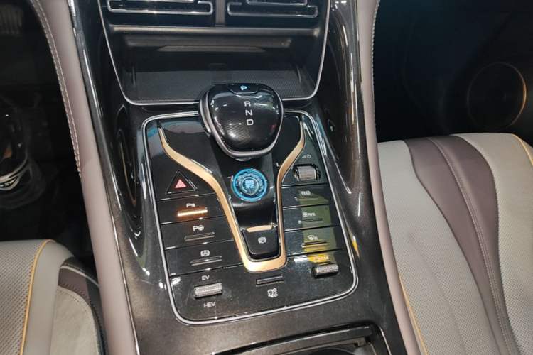 Used BYD Frigate 07 2024 Honor Edition DM-i 100KM Prestige Model Gear Lever