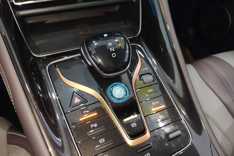 Used BYD Frigate 07 2024 HONOR Edition DM-i 205KM Flagship Model Gear Lever