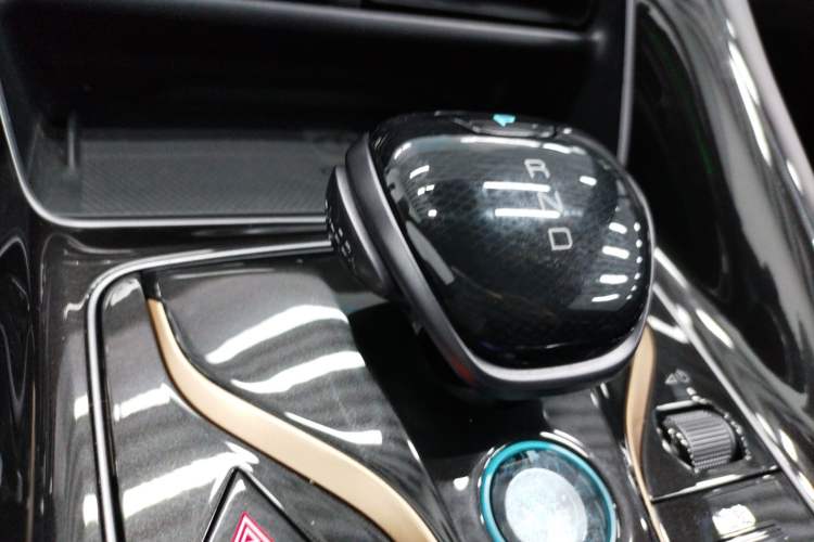 Used BYD Frigate 07 2024 HONOR Edition DM-i 205KM Flagship Model Gear Lever
