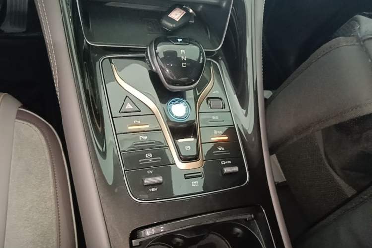 Used BYD Frigate 07 2024 HONOR Edition DM-i 205KM Flagship Model Gear Lever