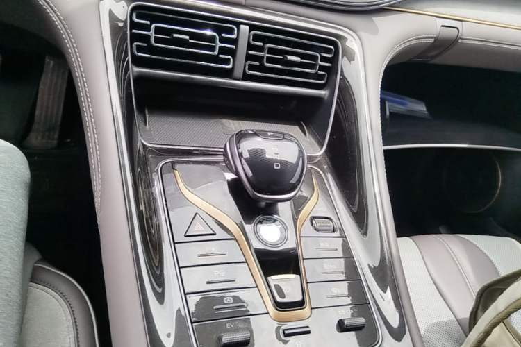 Used BYD Frigate 07 2024 HONOR Edition DM-i 205KM Flagship Model Gear Lever