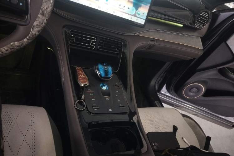Used BYD Frigate 07 2024 HONOR Edition DM-i 100KM Luxury Model Gear Lever