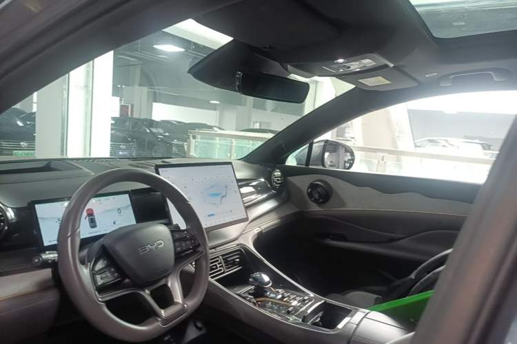 Used BYD Frigate 07 2024 HONOR Edition DM-i 205KM Flagship Model Headliner