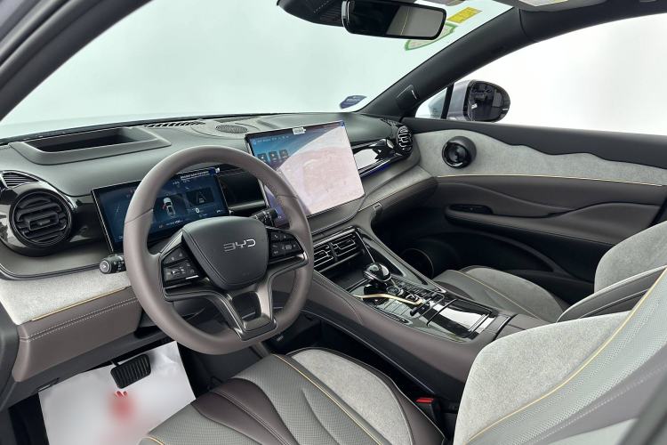 Used BYD Frigate 07 2024 Honor Edition DM-p 175KM All-Wheel-Drive Flagship Model Interior 1