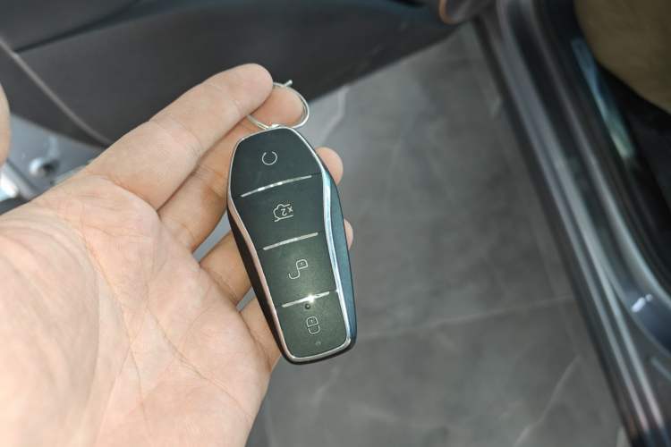 Used BYD Frigate 07 2024 Honor Edition DM-p 175KM All-Wheel-Drive Flagship Model Interior 1