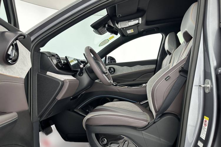 Used BYD Frigate 07 2024 Honor Edition DM-p 175KM All-Wheel-Drive Flagship Model Interior 3