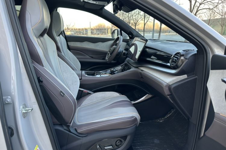 Used BYD Frigate 07 2024 HONOR Edition DM-i 205KM Flagship Model Interior 5