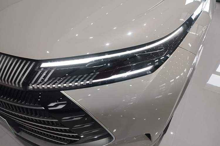 Used BYD Frigate 07 2024 Honor Edition DM-p 175KM All-Wheel-Drive Flagship Model Left Front Headlight