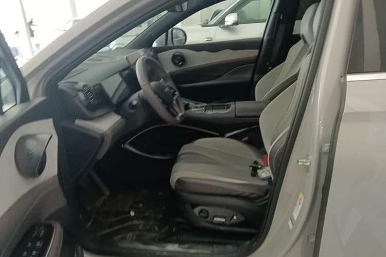 Used BYD Frigate 07 2024 HONOR Edition DM-i 205KM Flagship Model Left Front Seat