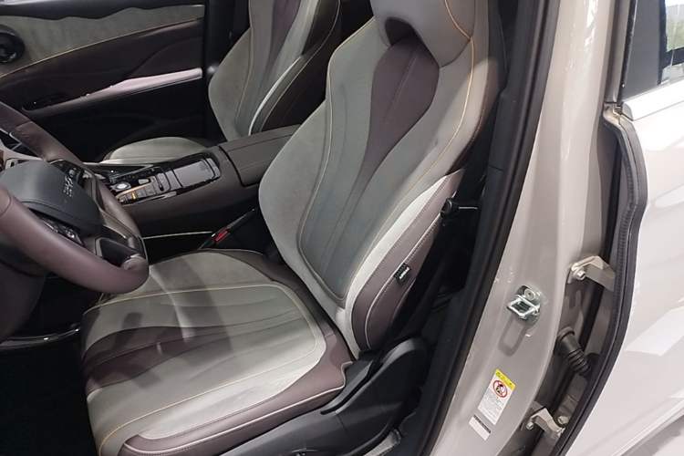 Used BYD Frigate 07 2024 Honor Edition DM-p 175KM All-Wheel-Drive Flagship Model Left Front Seat