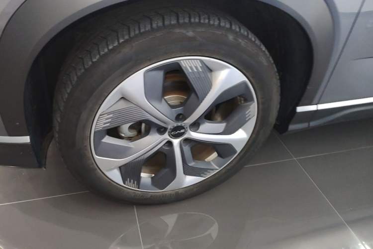 Used BYD Frigate 07 2024 HONOR Edition DM-i 205KM Flagship Model Left Front Wheel Hub