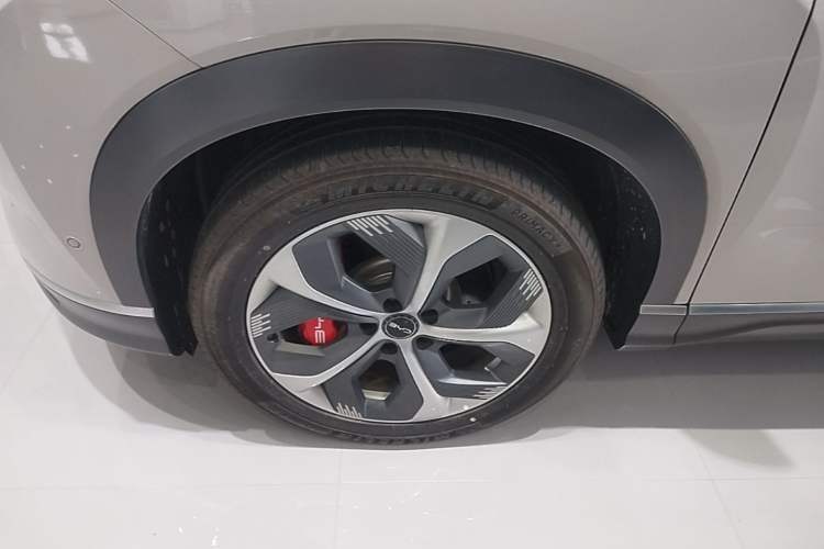 Used BYD Frigate 07 2024 Honor Edition DM-p 175KM All-Wheel-Drive Flagship Model Left Front Wheel Hub