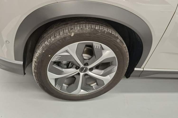 Used BYD Frigate 07 2024 HONOR Edition DM-i 205KM Flagship Model Left Front Wheel Hub