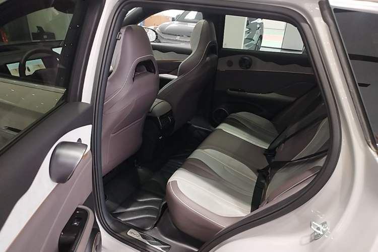 Used BYD Frigate 07 2024 Honor Edition DM-p 175KM All-Wheel-Drive Flagship Model Left Rear Seat