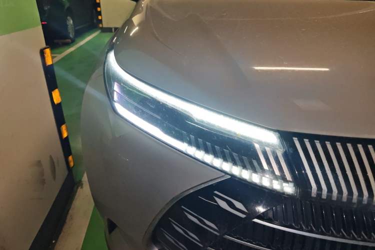 Used BYD Frigate 07 2024 HONOR Edition DM-i 205KM Flagship Model Right Front Headlight