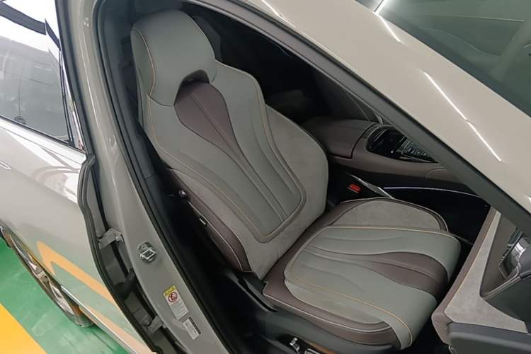 Used BYD Frigate 07 2024 HONOR Edition DM-i 205KM Flagship Model Right Front Seat