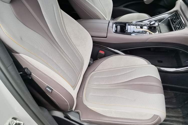 Used BYD Frigate 07 2024 HONOR Edition DM-i 205KM Flagship Model Right Front Seat