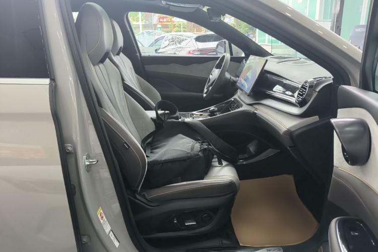 Used BYD Frigate 07 2024 HONOR Edition DM-i 205KM Flagship Model Right Front Seat