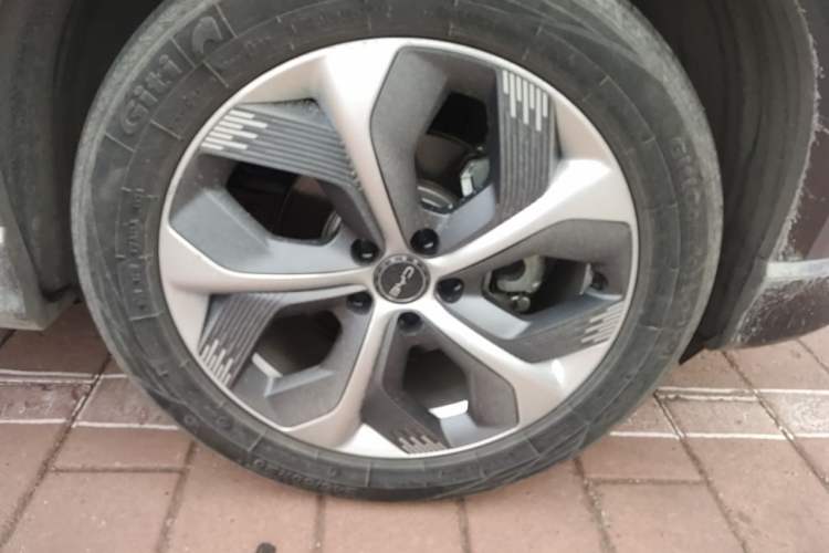 Used BYD Frigate 07 2024 HONOR Edition DM-i 205KM Flagship Model Right Front Wheel Hub