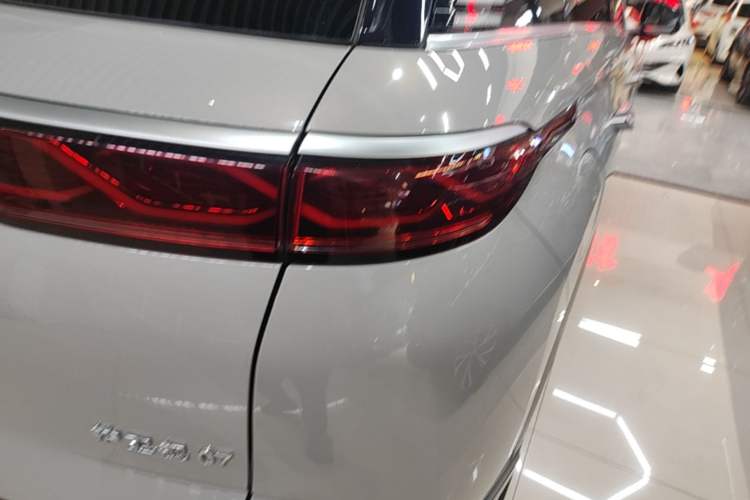 Used BYD Frigate 07 2024 Honor Edition DM-i 100KM Prestige Model Right Rear Taillight