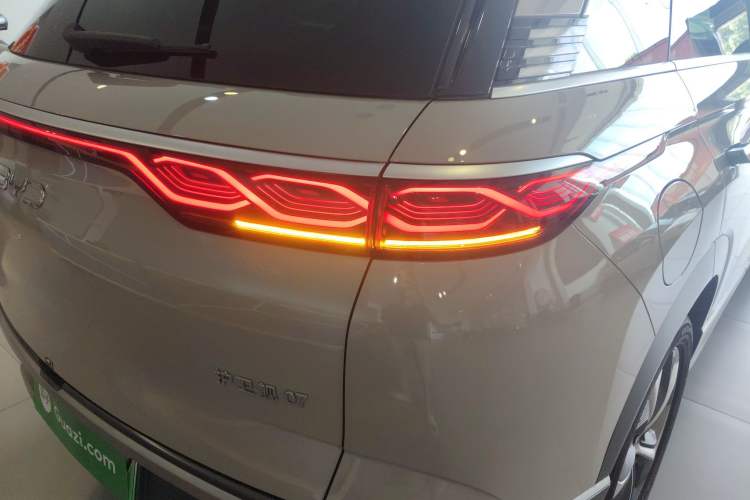 Used BYD Frigate 07 2024 Honor Edition DM-i 100KM Prestige Model Right Rear Taillight